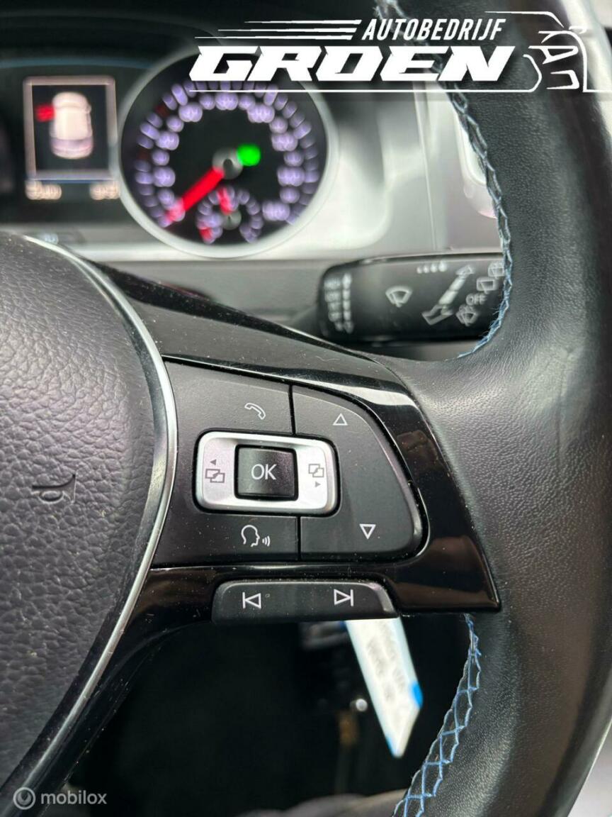 Volkswagen-e-Golf-21