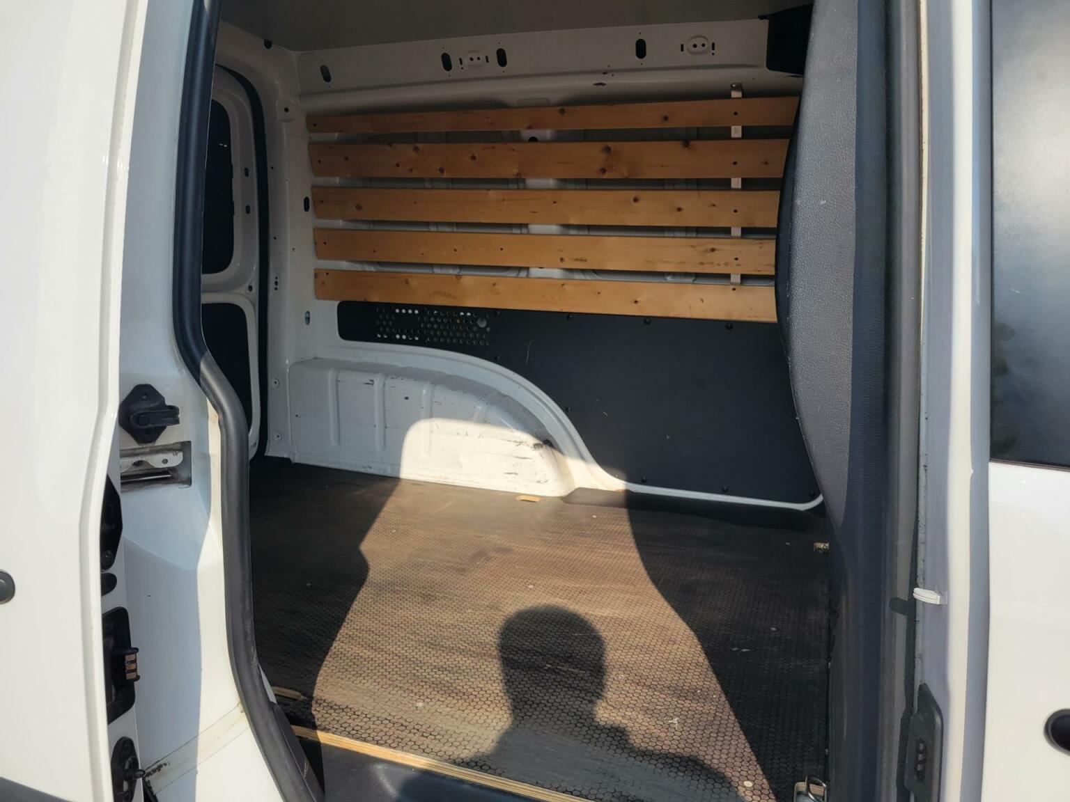 Volkswagen-Caddy-31